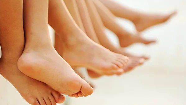 脚底脱皮怎么回事