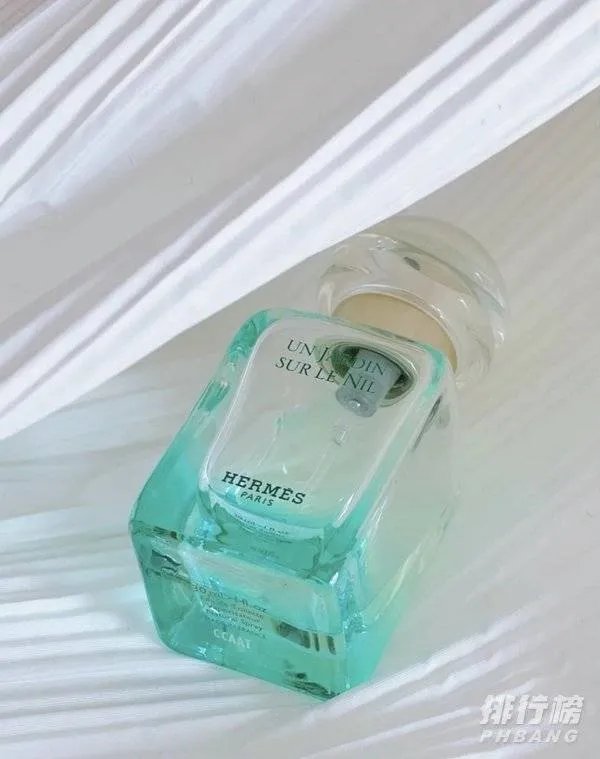 世界十大知名香水品牌大全_最好的香水牌子排名前10