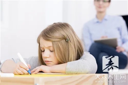 正确的坐姿和写字姿势