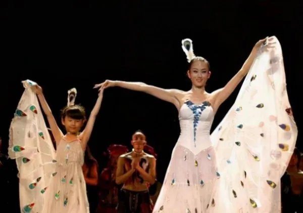 被杨丽萍放弃的小彩旗,21岁的她胖成了这样子!你还认得出她吗?