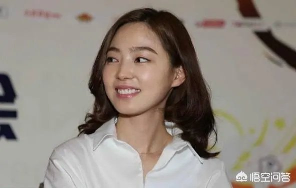 台球女神潘晓婷和车侑蓝,颜值都很高,两位女神谁更漂亮?