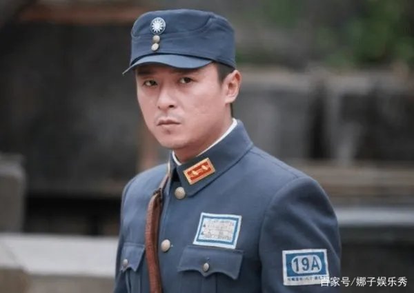他曾名气不输胡歌,却为何因为演抗日神剧,如今已无戏可拍?