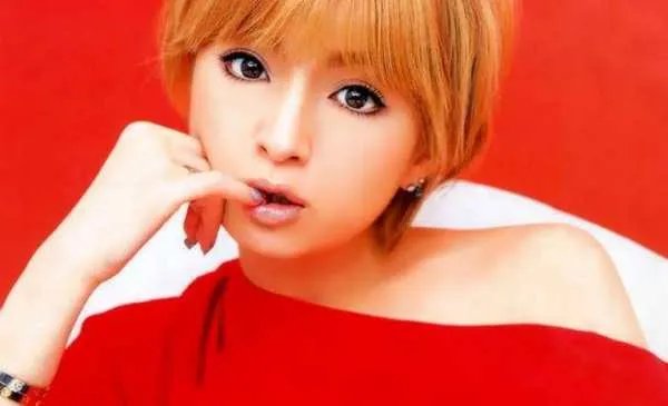 恭喜!日本天后滨崎步怀二胎,为何父亲身份至今成谜?