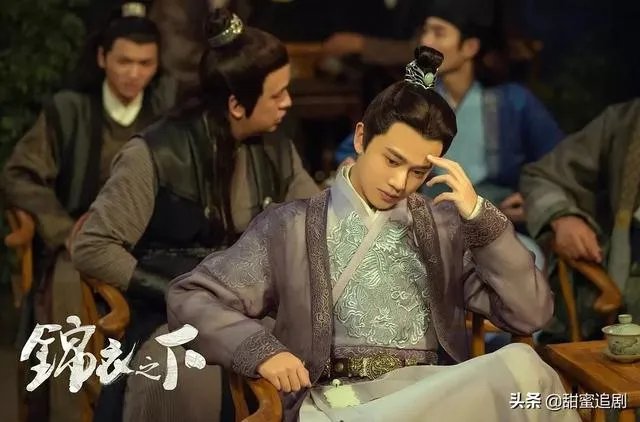 拍古装戏时，为演员定制的古装在杀青后会到哪？