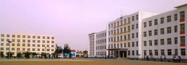 奈曼四中的学校领导