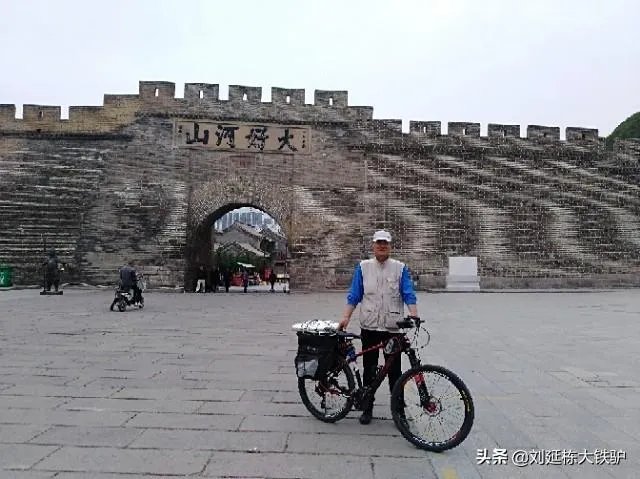 自行车爱好者去骑车旅行，准备个什么户外生存包较好？