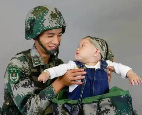 33岁军校毕业的营级干部,应该继续在部队还是转业?