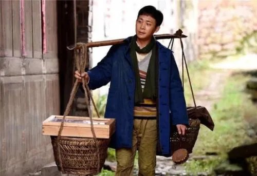 怎么介绍《鸡毛飞上天》的剧情？