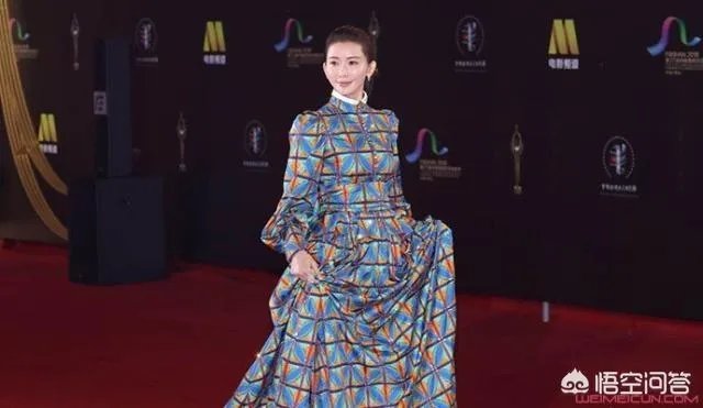 林志玲出席百花奖,“战袍”却引起争议,你怎么看?明星穿衣搭配真的会带来争论话题吗?