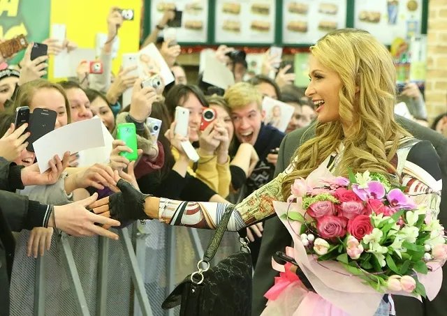 吴昕遭网友吐槽退出闲鱼,该不该提倡明星卖二手货?