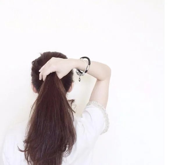 有没有绑马尾的美女照片做手机壁纸？