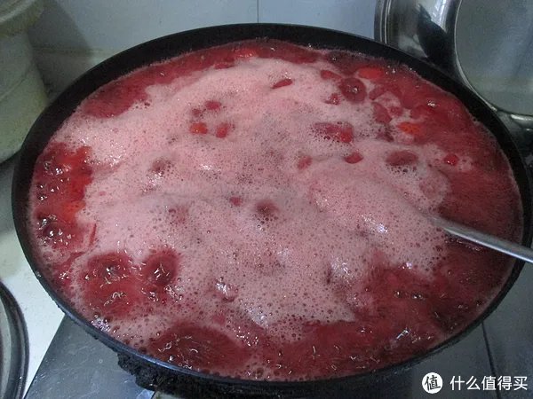 记一大锅草莓酱的粗犷制作与长久储藏
