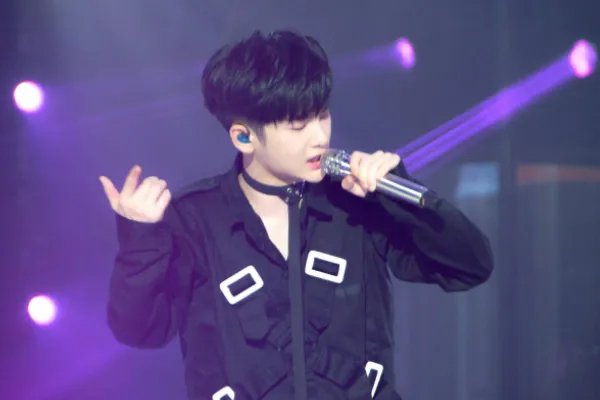 周震南父母涉纠纷酒店起拍价9千万,周震南是否应该为父母还债?