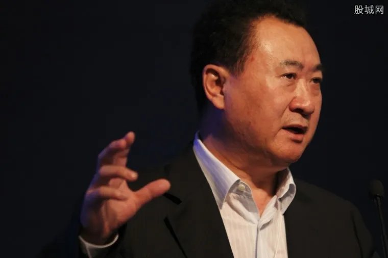 王健林坐地铁 王健林身家有多少亿2018