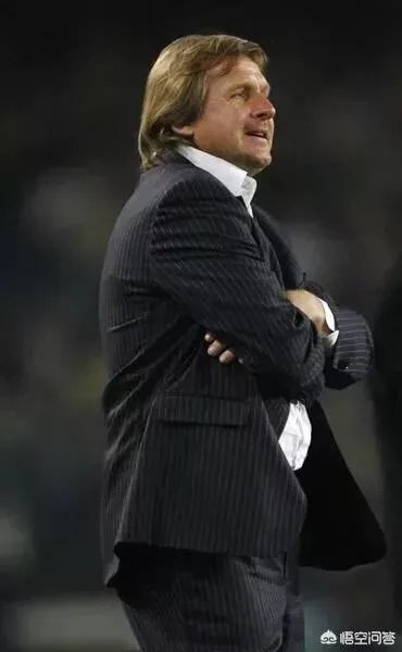 如何看待大连一方高层表示：期待新帅扭转局面，马林团队战术落后？