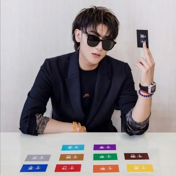 龙韬娱乐现在是由黄子韬管理吗