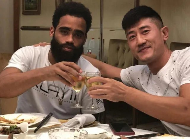 吕晓明为什么向泰勒致歉？