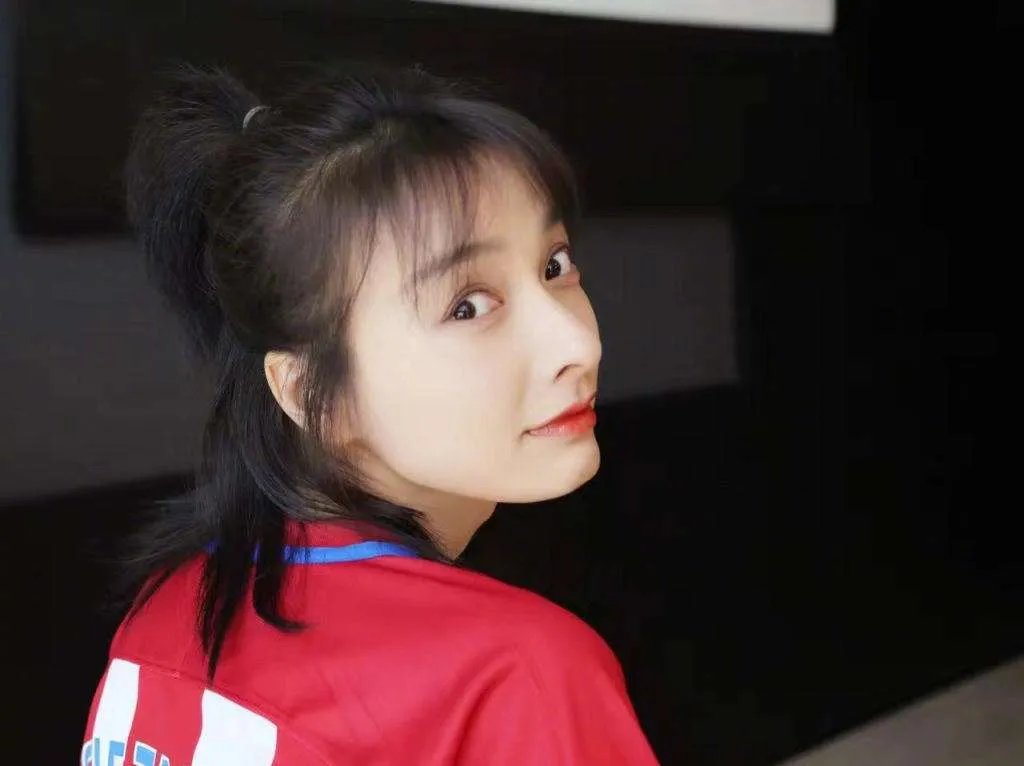 吴昕遭网友吐槽退出闲鱼,该不该提倡明星卖二手货?