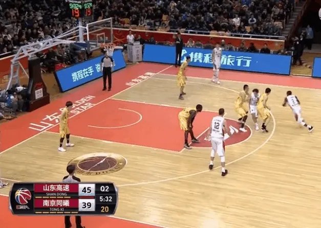 你认为CBA同曦队希克森这么给力为什么还输了山东高速这么多分？