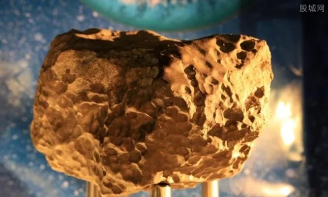 云南坠落陨石年龄达45亿岁 最贵1块可卖到16万元