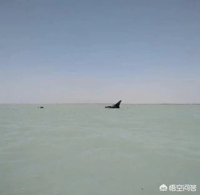 突发：伊朗一架战机在波斯湾水域坠毁，是被美国击落的吗？