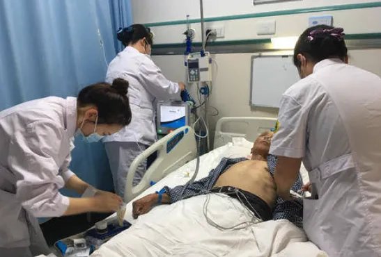 江苏男子突发脑溢血，弟弟垫付医疗费，嫂子拒绝还钱，法律上是如何规定的？