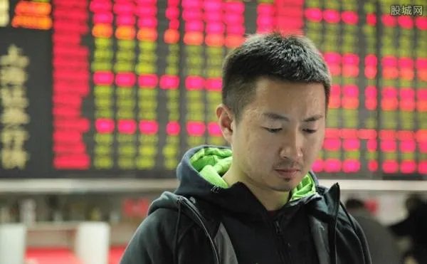 沙特削减近半产量