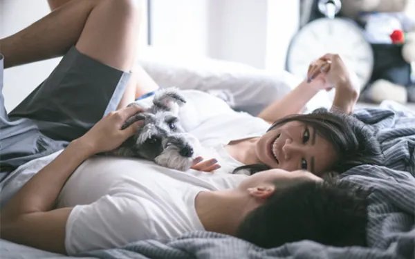 女子分手后以流产为由拒退彩礼,同居期间高达五次流产,婚前该不该同居?