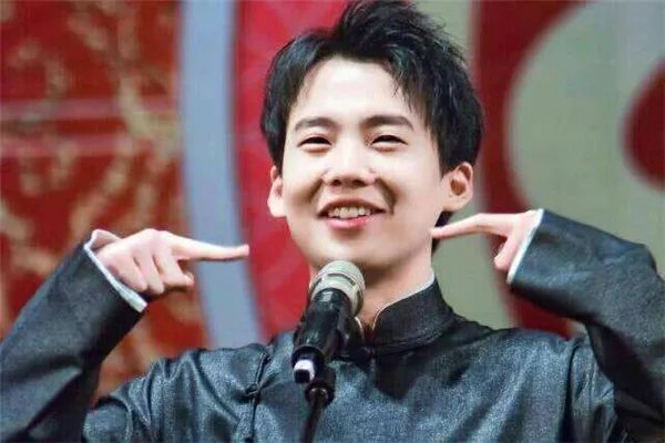 郭德纲回郭麒麟一个人子养德云全社，你怎么看这个话题？