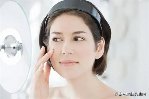 同样照镜子穿衣服，为啥有些男生说好帅，而一些女生总是换好几件都不满意？