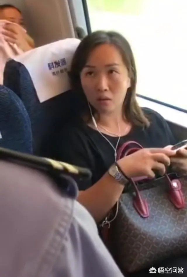 高铁列车上又出现“霸座女”说明了什么?