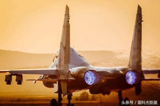 解放军首次曝光超强制空战斗机，这款战机到底有何特别之处？