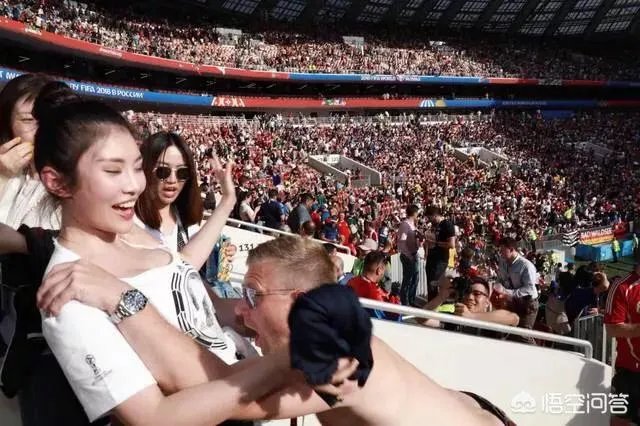 如何看待大嫂徐冬冬在俄罗斯世界杯看球，被丹麦球迷“生扑”？