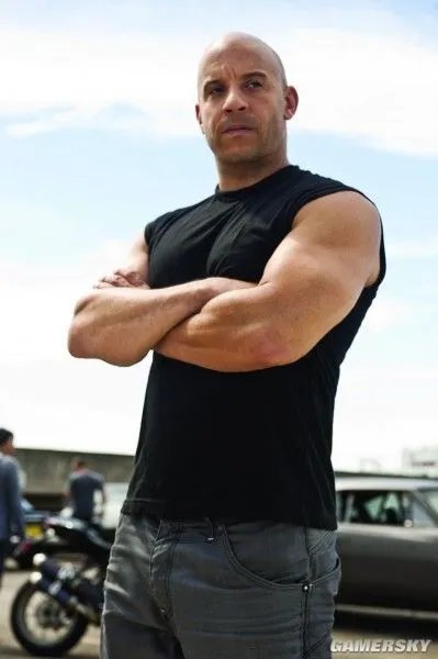 相当刺激！《速度与激情5》8分钟精彩片段及海量高清剧照欣赏