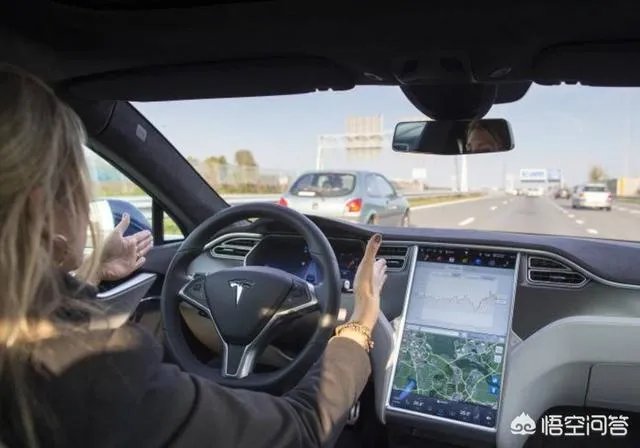 车辆开启定速巡航后被锁死在120无法刹车，一小时后才刹车成功，其后能否继续行驶？