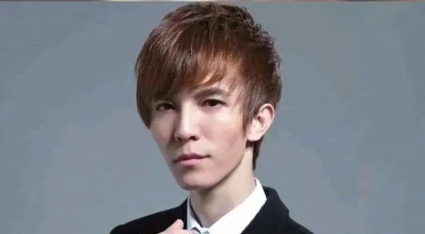 是不是只有韩寒才能镇出郭敬明是什么梗?