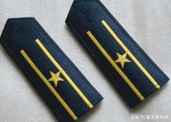 33岁军校毕业的营级干部,应该继续在部队还是转业?