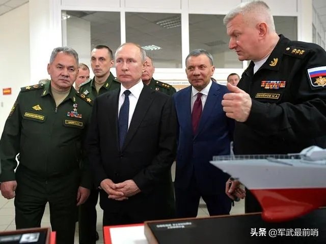 为什么俄罗斯突然高调展示三位核力量战力，并射超高音速导弹呢？