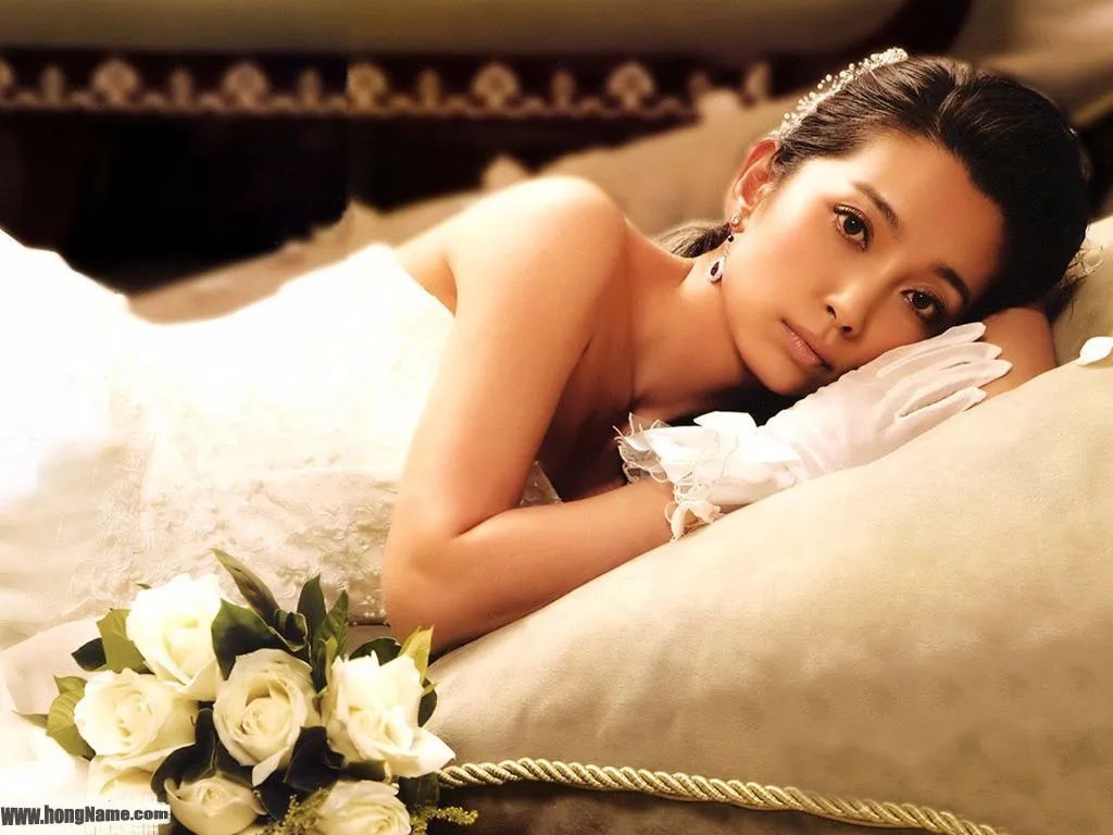 李冰冰和男友牵手相拥变连体婴是怎么回事？