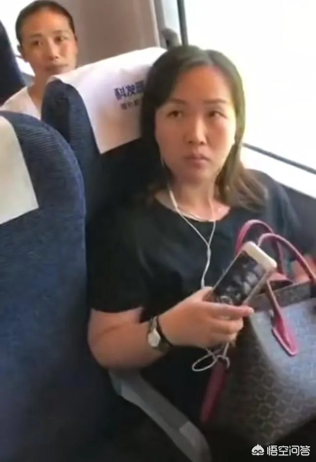 高铁列车上又出现“霸座女”说明了什么?