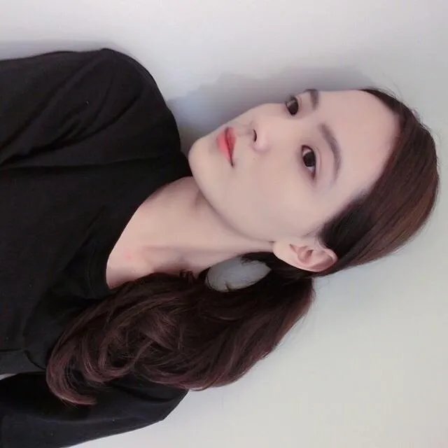 有没有绑马尾的美女照片做手机壁纸？