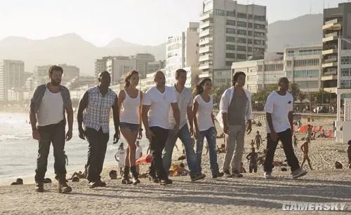 相当刺激！《速度与激情5》8分钟精彩片段及海量高清剧照欣赏