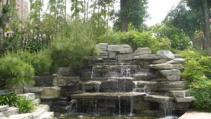庭院里的这一方石头，历经千年，大有讲究