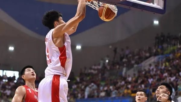 周琦一直效力新疆，但为何全运会上却搭档韩德君郭艾伦代表辽宁？