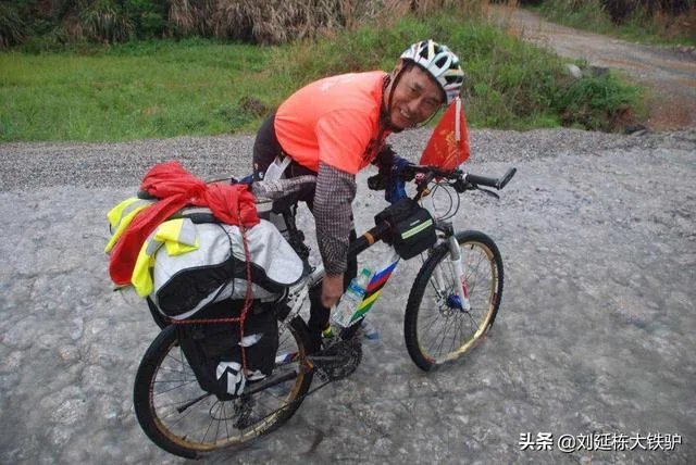 自行车爱好者去骑车旅行，准备个什么户外生存包较好？