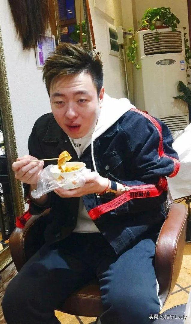 可以分享德云社私服照片吗？