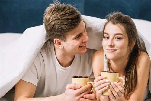 女子分手后以流产为由拒退彩礼，同居期间高达五次流产，婚前该不该同居？