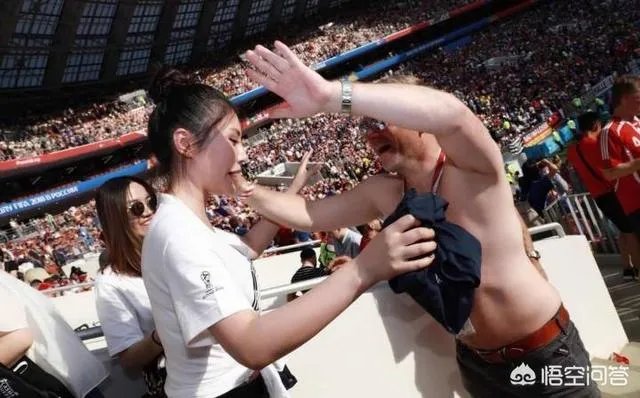 如何看待大嫂徐冬冬在俄罗斯世界杯看球，被丹麦球迷“生扑”？