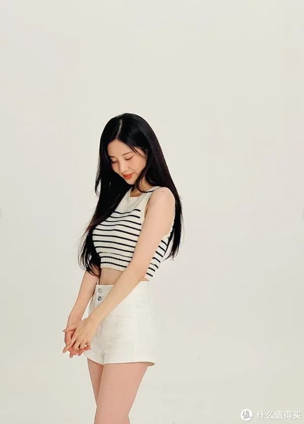 爷青回！少女时代15周年完整体回归，平均年龄32岁的姐姐们穿水手服也太可了吧！