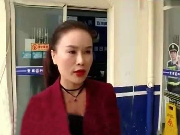 拿“假茅台”调包真酒,被服务员抓现行,做生意怎样防无孔不入的骗子?